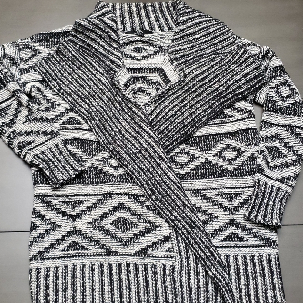 Forever 21 Cardigan Sweater Size Medium - Picture 3 of 6